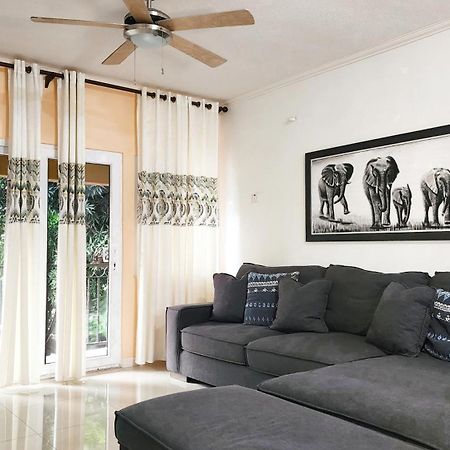 Central Upscale New Kingston Apt With Pool Экстерьер фото