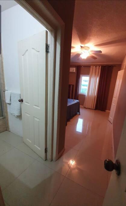 Central Upscale New Kingston Apt With Pool Экстерьер фото