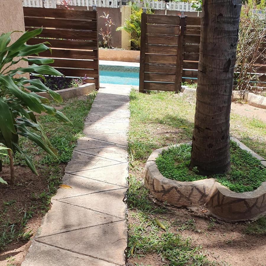 Central Upscale New Kingston Apt With Pool Экстерьер фото