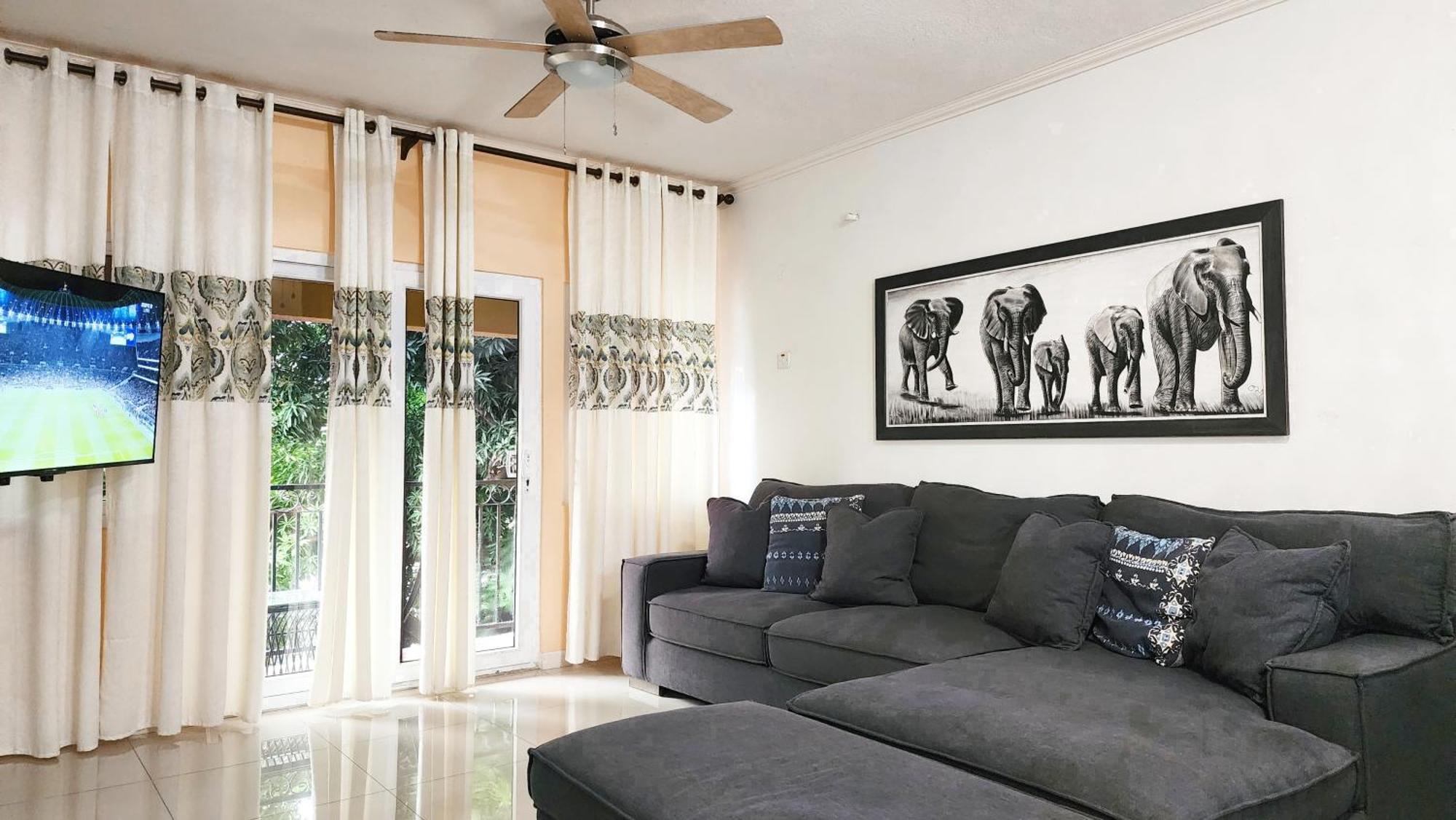 Central Upscale New Kingston Apt With Pool Экстерьер фото