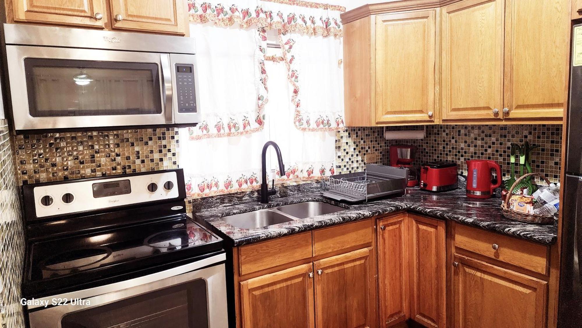 Central Upscale New Kingston Apt With Pool Экстерьер фото